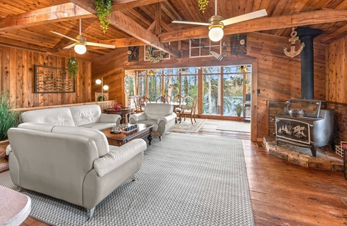 Gainesville House | Private Deck w/ Lake View, Outdoor Bar & Kitchen