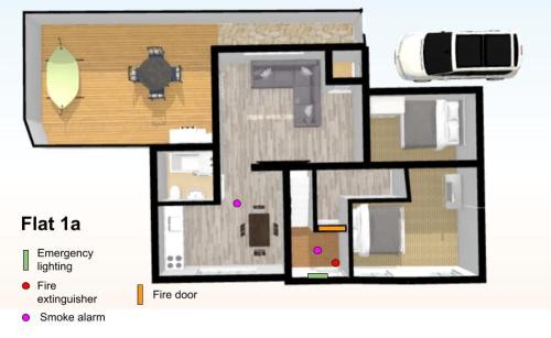 Cirencester Apartment | Private deck with newly refurbished flat attached!
