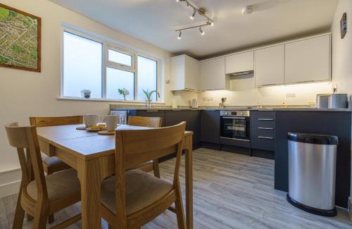 Cirencester Apartment | Private deck with newly refurbished flat attached!