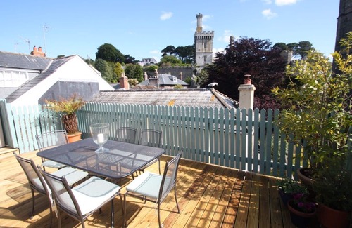 Fowey Cottage | Private decking area & Central location within 5 min walk of town.n