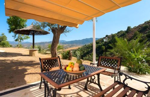 Alozaina Ski Chalet | Private detached chalet with OPTIONAL private jacuzzi Mi Dushi