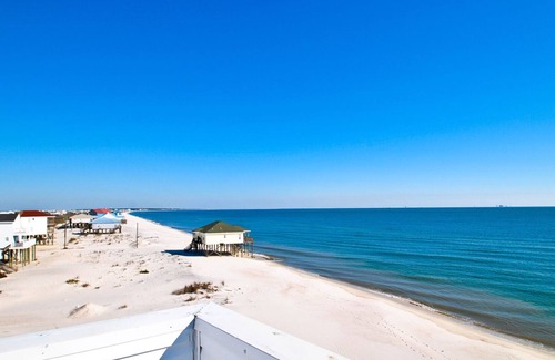 Dauphin Island House | Private dipping Pool, a Game Room, roof-top Crow's Nest - Kowabunga