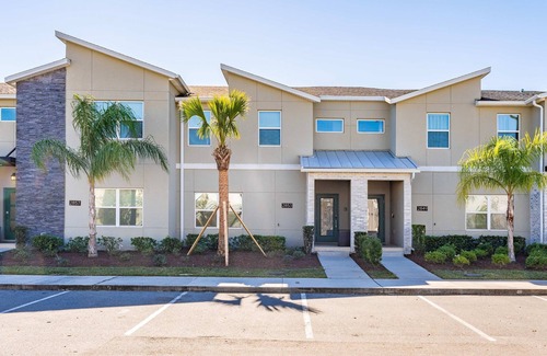 Kissimmee House | Private Disney Oasis With Pool Hot Tub Ps5 and Modern Amenities