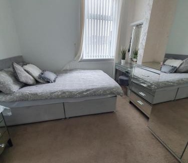 Grangetown House | Private Double Room in Cardiff