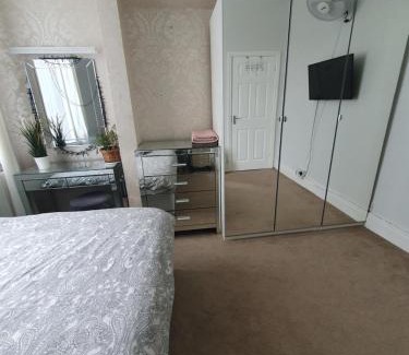 Grangetown House | Private Double Room in Cardiff