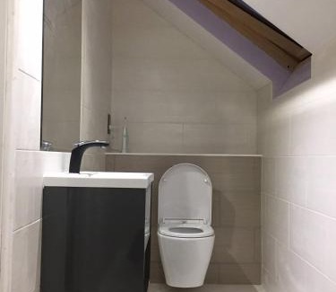 King's Lynn House | Private Double Room With New En-suite Shower Room