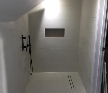 King's Lynn House | Private Double Room With New En-suite Shower Room