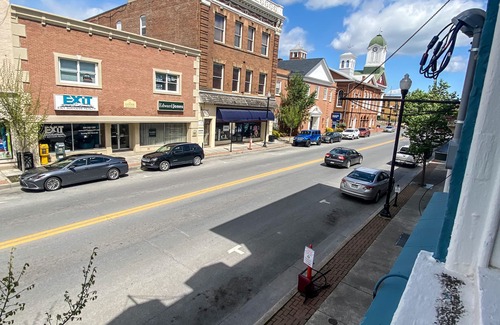 Charles Town Condo | Private Downtown Charles Town Condo w/Laundry Above Abolitionist Ale Works #202