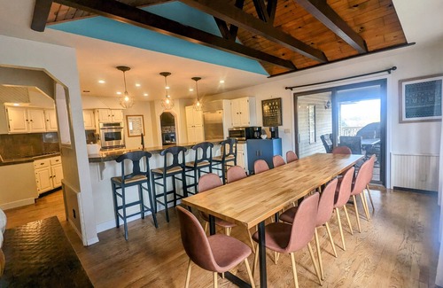 Maple Grove - Franklin House | Private, Easy Access, Large Groups, 5300+ SF, Hot Tub, Views