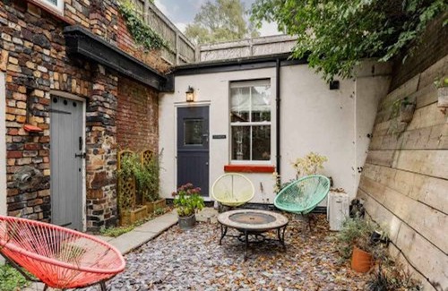 Norwich Apartment | Private Ensuite Annex | Walk to Norwich Station | Long Stays Welcome