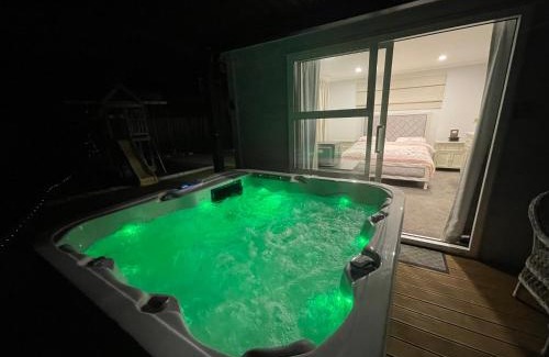 Wallaceville House | Private Ensuite with Spa in Upper Hutt