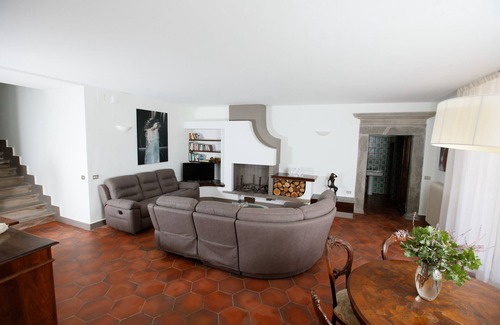 Bivio Lugnano Villa | Private Estate with pool, tennis court and gym close to village.