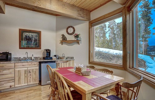 Breckenridge House | ⭐️ Private Estate w/Panoramic Views, Private HotTub, 7 Acres, Top of Mountain
