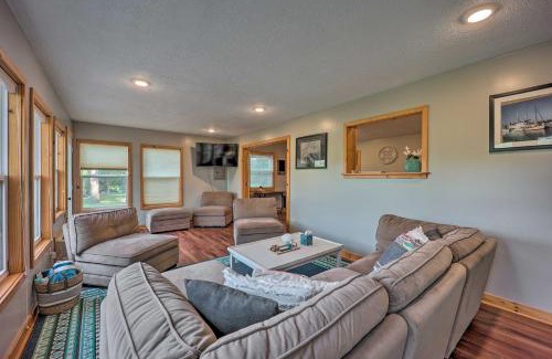 Beaver House | Private Eureka Springs Retreat with Hot Tub!
