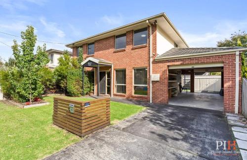 Cowes House | Private Family Home Near North-Facing Beach