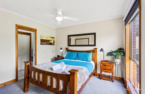 Cowes House | Private Family Home Near North-Facing Beach