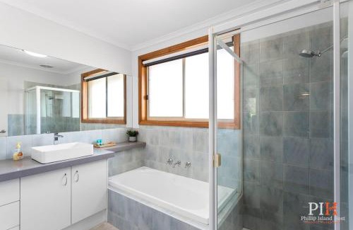 Cowes House | Private Family Home Near North-Facing Beach