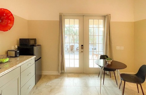 Truckland Apartment | Private for Couple or Single - Beach only 2 miles