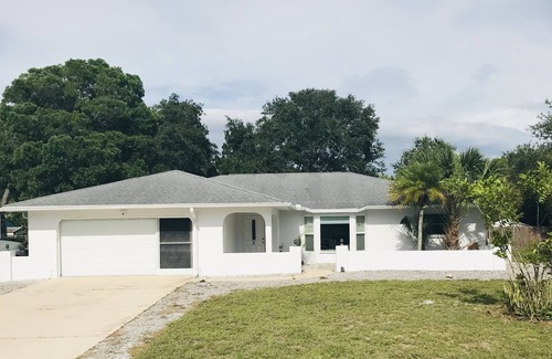 Englewood South House | Private fully furnished residence a short drive or bike ride to Manasota beach.
