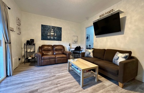 Langford House | Private garden suite close to key travel routes. Pet-friendly.