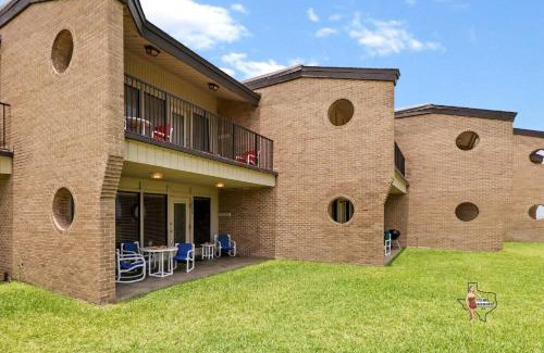 South Padre Island House | Private Garden Patio Near Pool Beachfront Resort