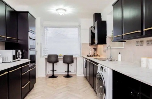 Southampton House | Private Gated Modern Home in Southampton - Estwood