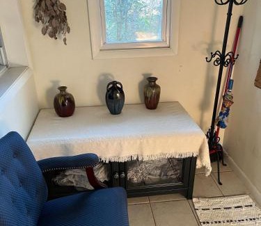 Jackson Park Apartment | Private Green Cottage near downtown