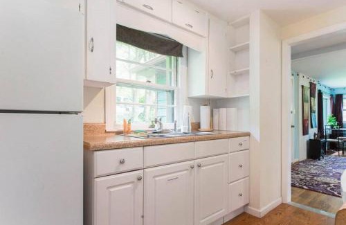 Jackson Park Apartment | Private Green Cottage near downtown