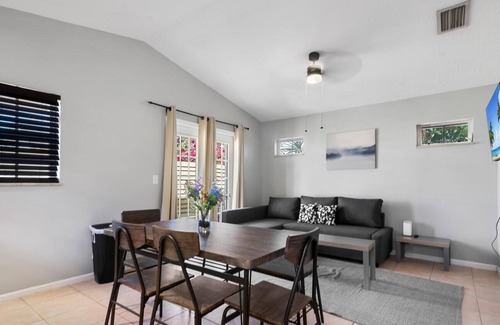 Old Northwood Historic District Villa | Private Guest house #4