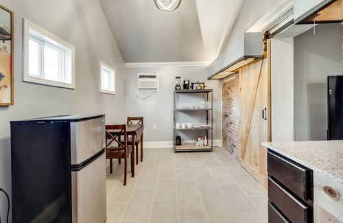 Oak Cliff Apartment | Private Guest House - Charming Neighborhood!