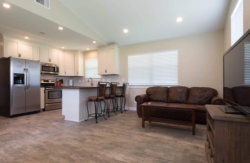 Brushy Bend Park House | Private Guest House on 3 acres