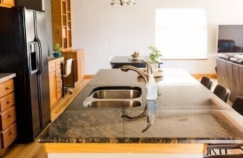 Montrose House | Private guest house with mountain views