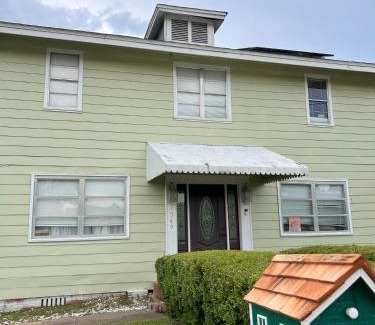 Tallahassee House | Private Guest Room 5 Min and less from FAMU, FSU, Downtown- TheDollHouse