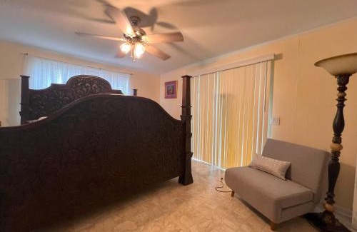 Tallahassee House | Private Guest Room 5 Min and less from FAMU, FSU, Downtown- TheDollHouse