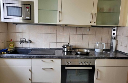 Rhein-Erft-Kreis District Apartment | Private guest room for travelers & business people with good rail connections