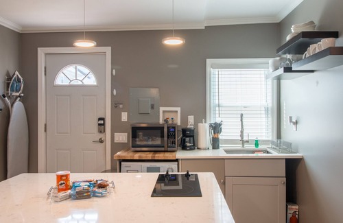Irvington Apartment | Private Guesthouse close to the Airport & NYC