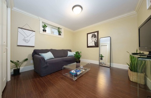 Vancouver South Apartment | Private Guesthouse in Prime Central Location