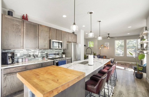 Lincoln Park House | Private Gym, Rooftop Deck, Luxury Downtown Denver Living