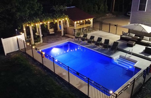 Tannersville House | Private heated pool. Camel beach. 6 bdr Secluded Villa in the heart of Pocono