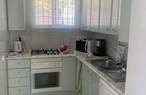 Urbanizacion Marbessa House | Private heated pool and garden. 2 min walk to beach. Fast EV charger Oct 24.