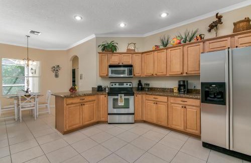 Vero Beach South House | Private Heated Pool & Beach House, 3 King Beds, TVs in all rooms, BBQ, Screened in Pool, 15 min to Beach, Private Neighborhood, 1000mbps WiFi