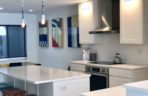 Central Naples House | Private Heated Pool & Jacuzzi with Spacious Yard *CLOSE TO BEACH & DOWNTOWN*