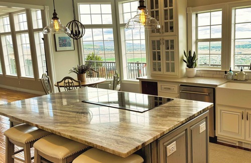 Tri-Cities House | Private Hilltop Luxury Estate with Breathtaking Views!