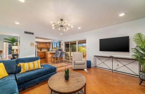 Tucson House | Private Home~Two Fire Pits~Salt Pool~Mini Golf~Theater~EARLY CHECK-IN