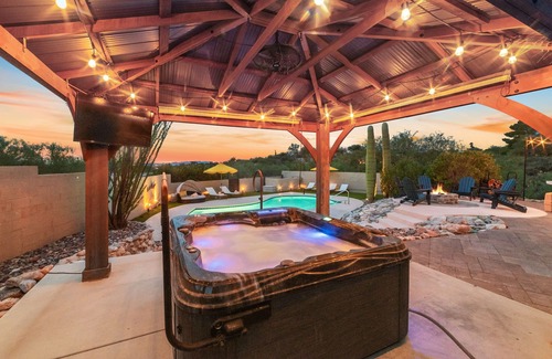 Tucson House | Private Home~Two Fire Pits~Salt Pool~Mini Golf~Theater~EARLY CHECK-IN