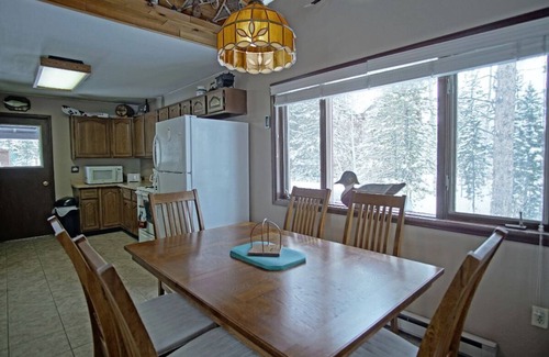 Grand Lake Cabin | Private Home w/Large Yard, Gas Grill, Firepit & Picnic Tables