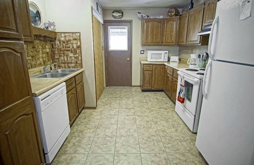 Grand Lake Cabin | Private Home w/Large Yard, Gas Grill, Firepit & Picnic Tables