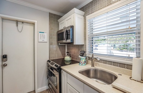 Anna Maria House | Private Home with Heated Pool and Screened Lanai, 2 Houses to Beach
