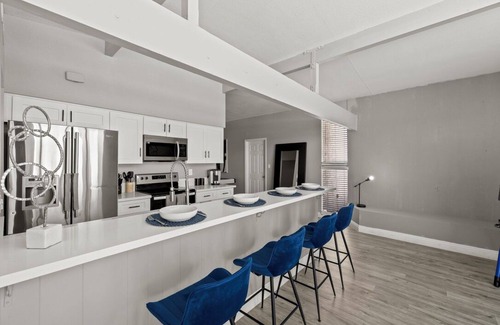 Charleston Preservation House | Private home with Pool! Sleeps 16 people