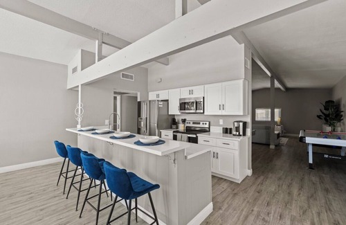 Charleston Preservation House | Private home with Pool! Sleeps 16 people